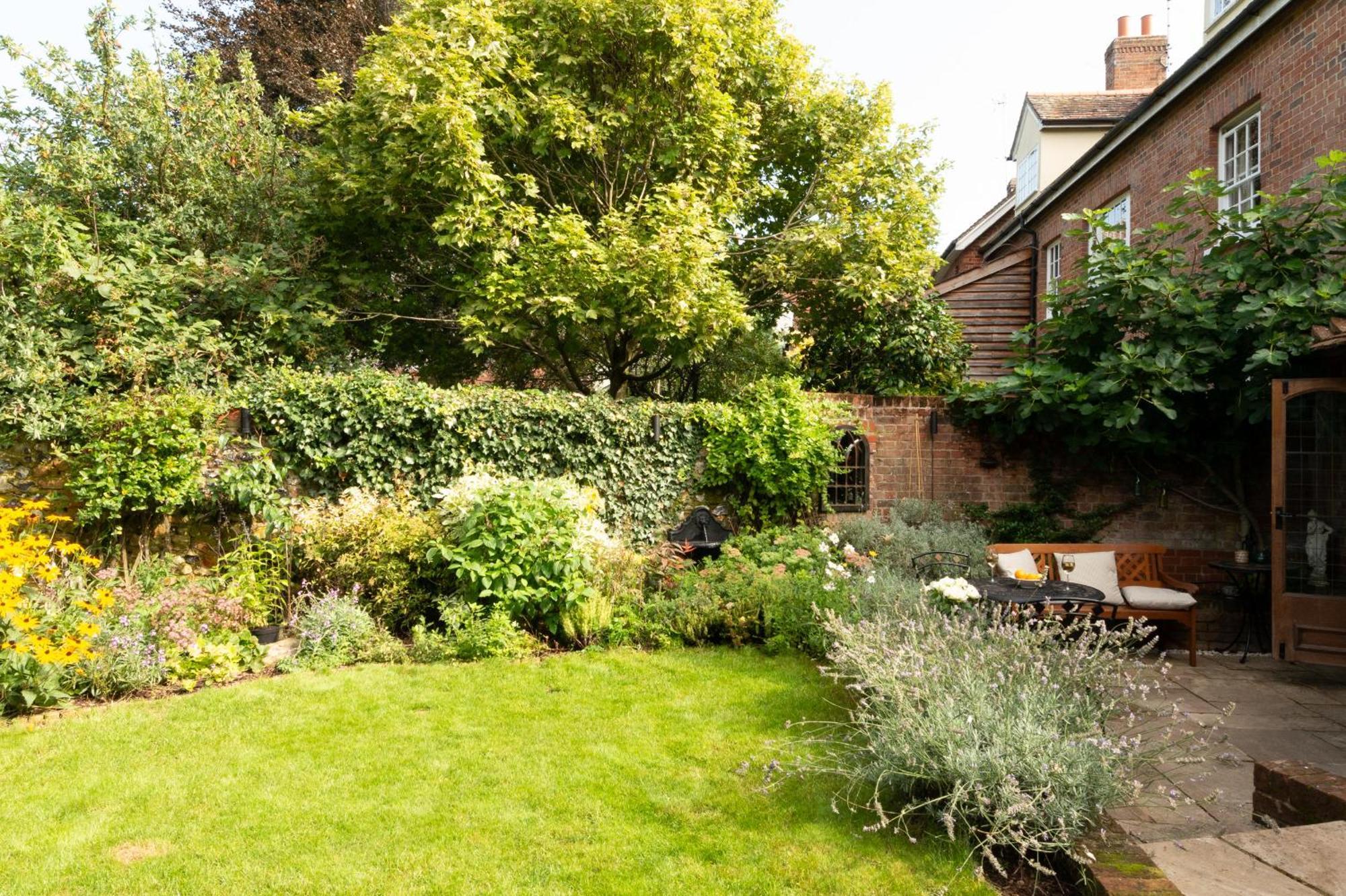 Miller Cottage A Luxury 1550'S Cottage In The Historic Centre Of Saffron Walden Eksteriør bilde