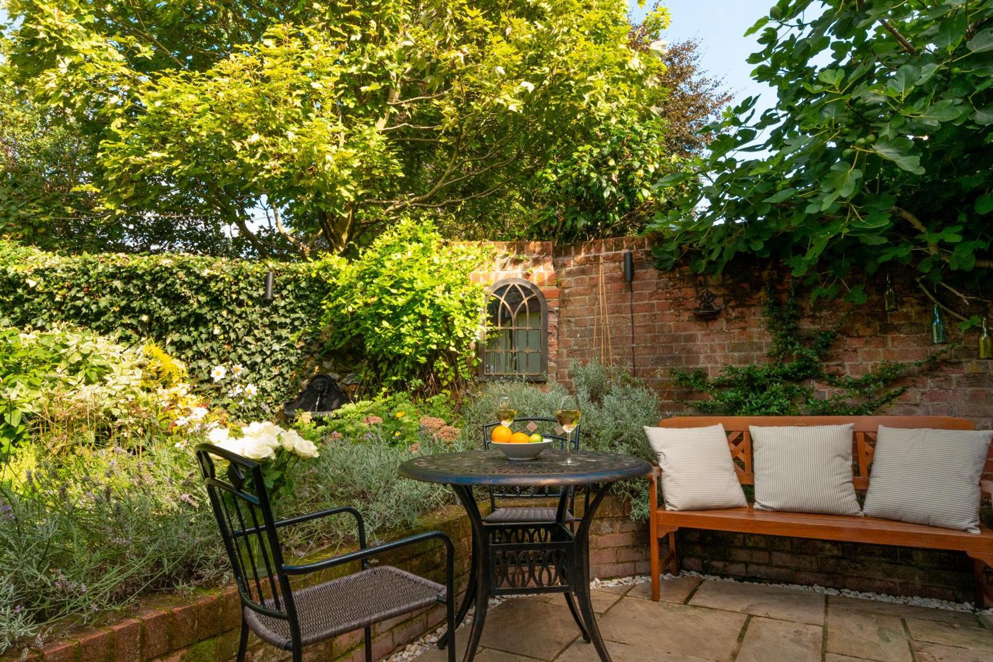 Miller Cottage A Luxury 1550'S Cottage In The Historic Centre Of Saffron Walden Eksteriør bilde